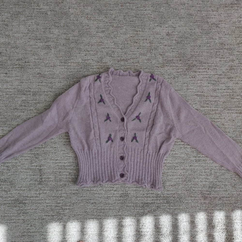 V neck embroidered crop cardigan